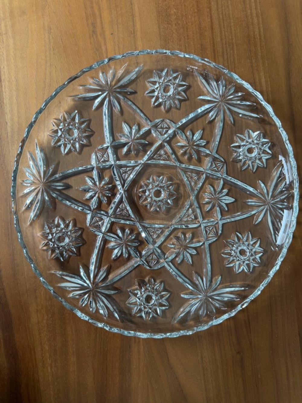 🌼3/$55 Vintage Clear Pressed Glass Decorative Plate. Excellent condition. 11”.